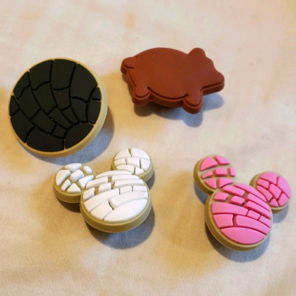 Croc charms